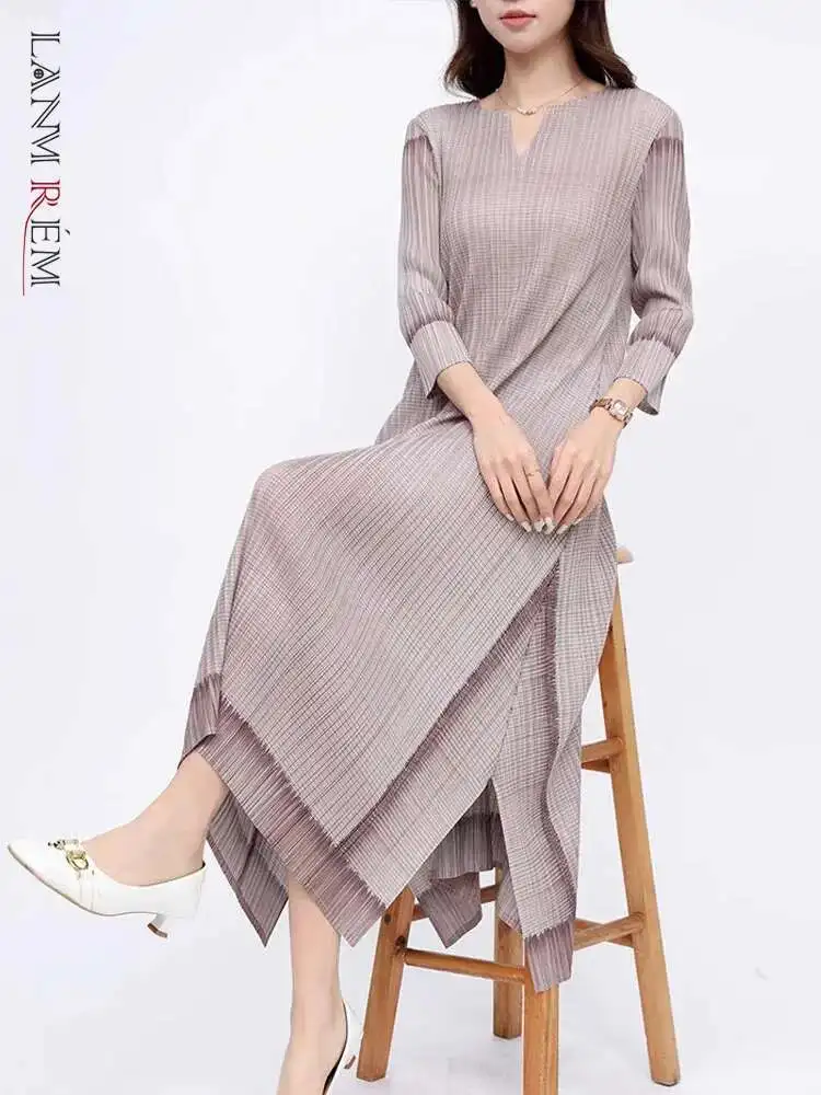 LANMREM Women's Minimalism V-neck Pleated Dress Female Fashion Temperament Elegant Mid-length Dresses Fashion 2025 Summer 2DE430