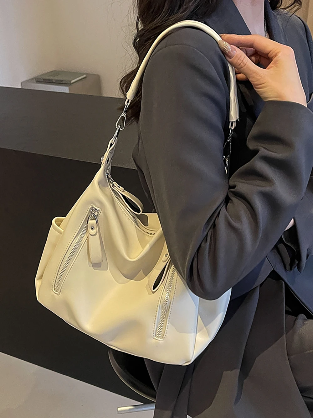

Women Casual Tote Bags Large Capacity Single Shoulder Bag Spring College Student Class Commuting Pack Fashion Underarm Handbags