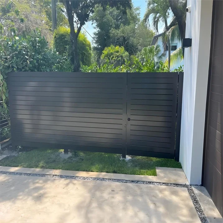 Morden Customized Black Metal Backyard Garden Farm Aluminum Horizontal Slat Panels Privacy Slat Fence 4