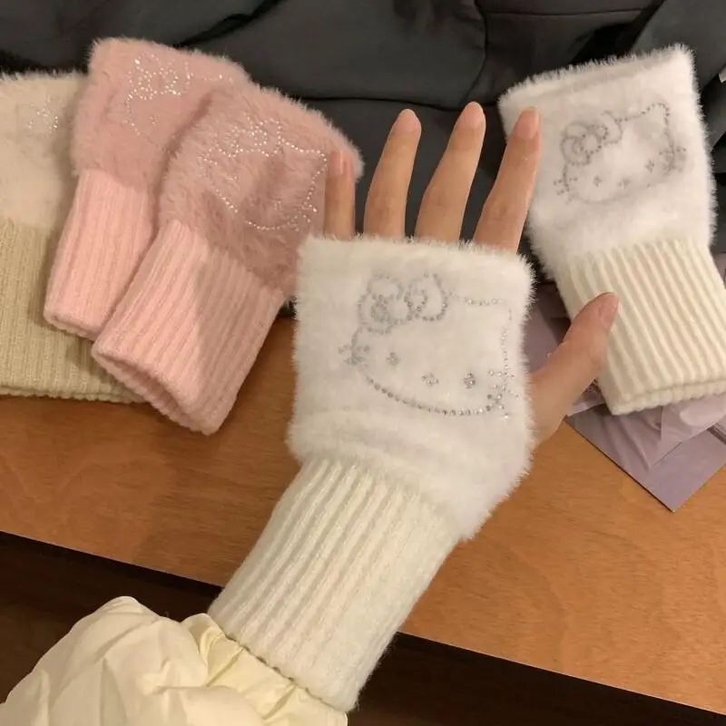 Hello Kitty 반지털 장갑: 귀여움과 따뜻함의 조화