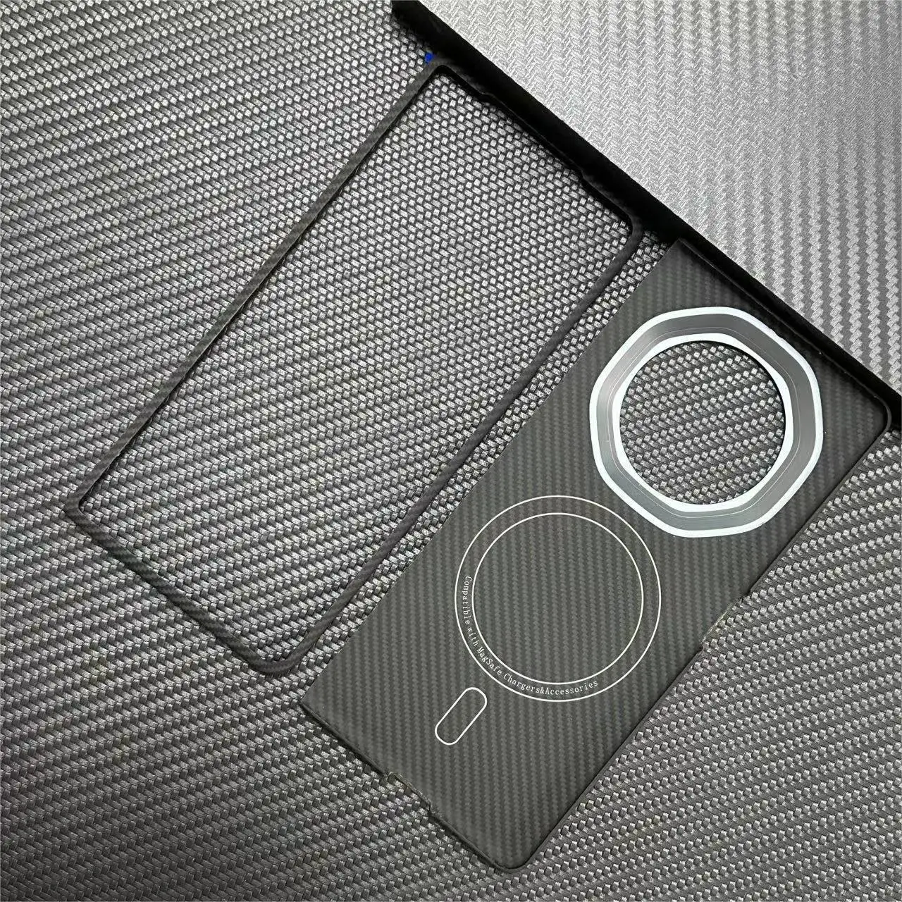Ultra-Thin Carbon Fiber Aramid Shell - Magnetic Phone Case