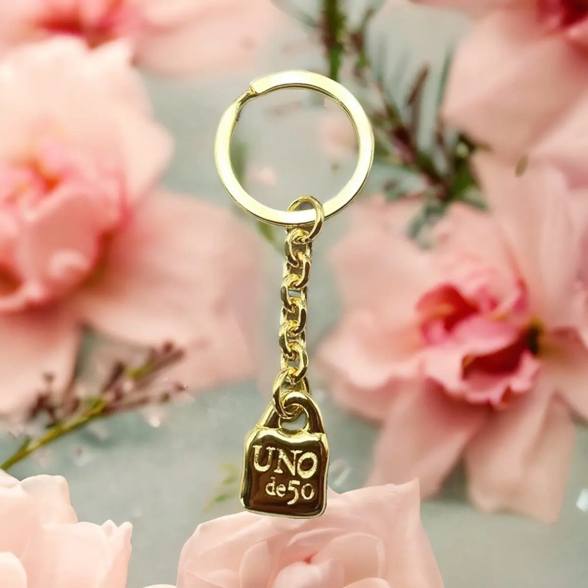 

2024 European And American Original Fashion Electroplating 925 Silver 14K Gold Lock Ring Design Key Chain Jewelry Gifts