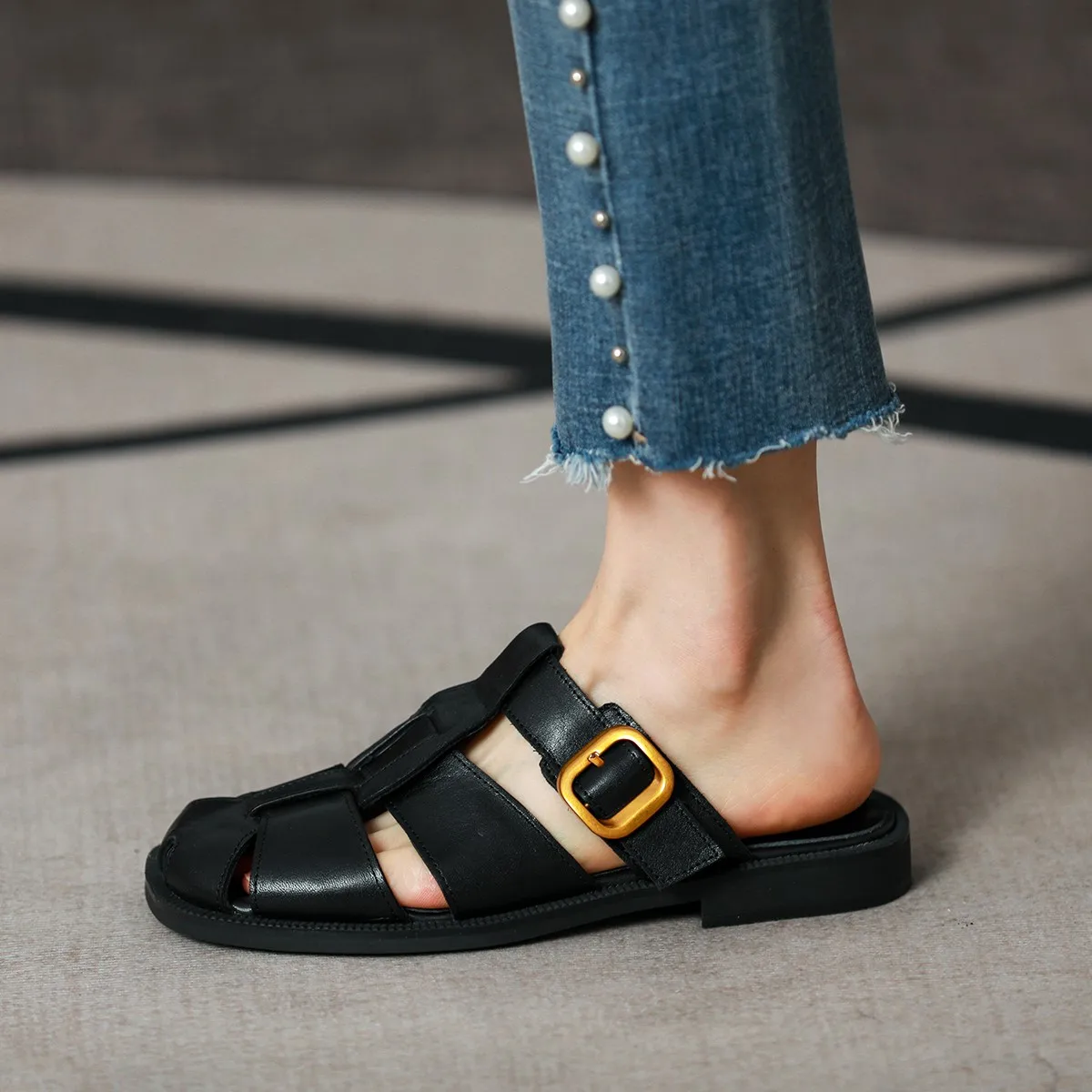 

Closed Toe Casual Slippers Slip On Simple Mules Outwear Spring Flats Womens' Beach Shoes Summer Slippers Female Cowhide Mullers