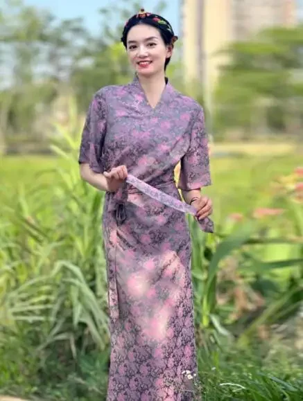 Chinese Women's Tibetan Style Trumpet Short Sleeved Tibetan Clothing