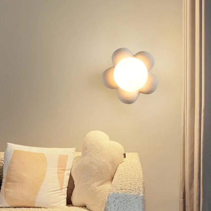 EKSED Applique da Parete Vintage in Vetro con Attacco E27 e Interruttore Rotante, Lampada da Parete Decorativa con Paralume a Petalo per Camera da Letto, Corridoio o Soggiorno (blu, 1 pezzo