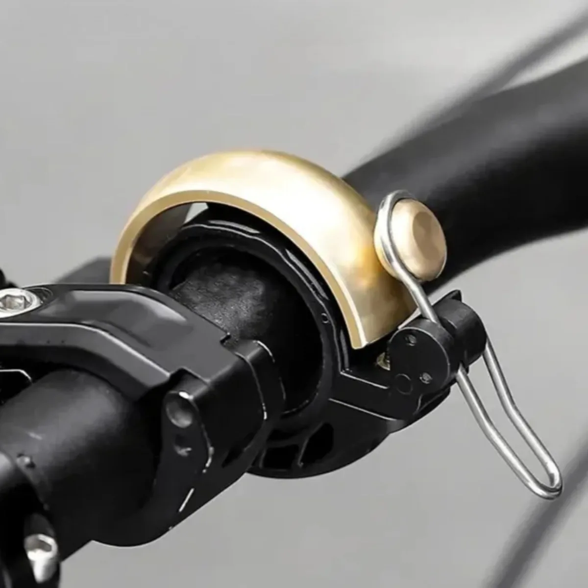 Bicycle Bell Classic Bicycle Horn for Adults Men Women Kids Bikes Rotating Safety Warning Horn Cycling Equipment Accessory