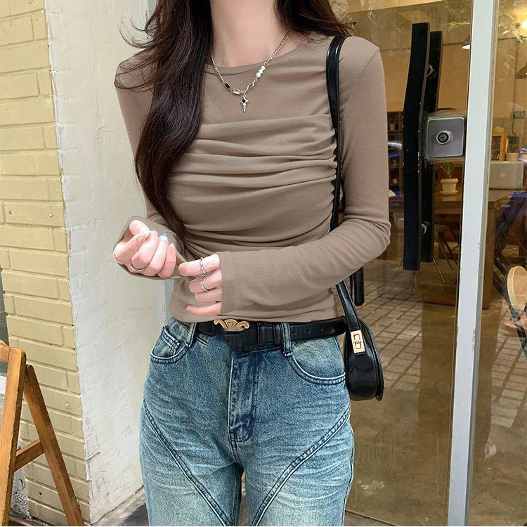 편안하면서도 스타일리시한 가을 메쉬 티셔츠