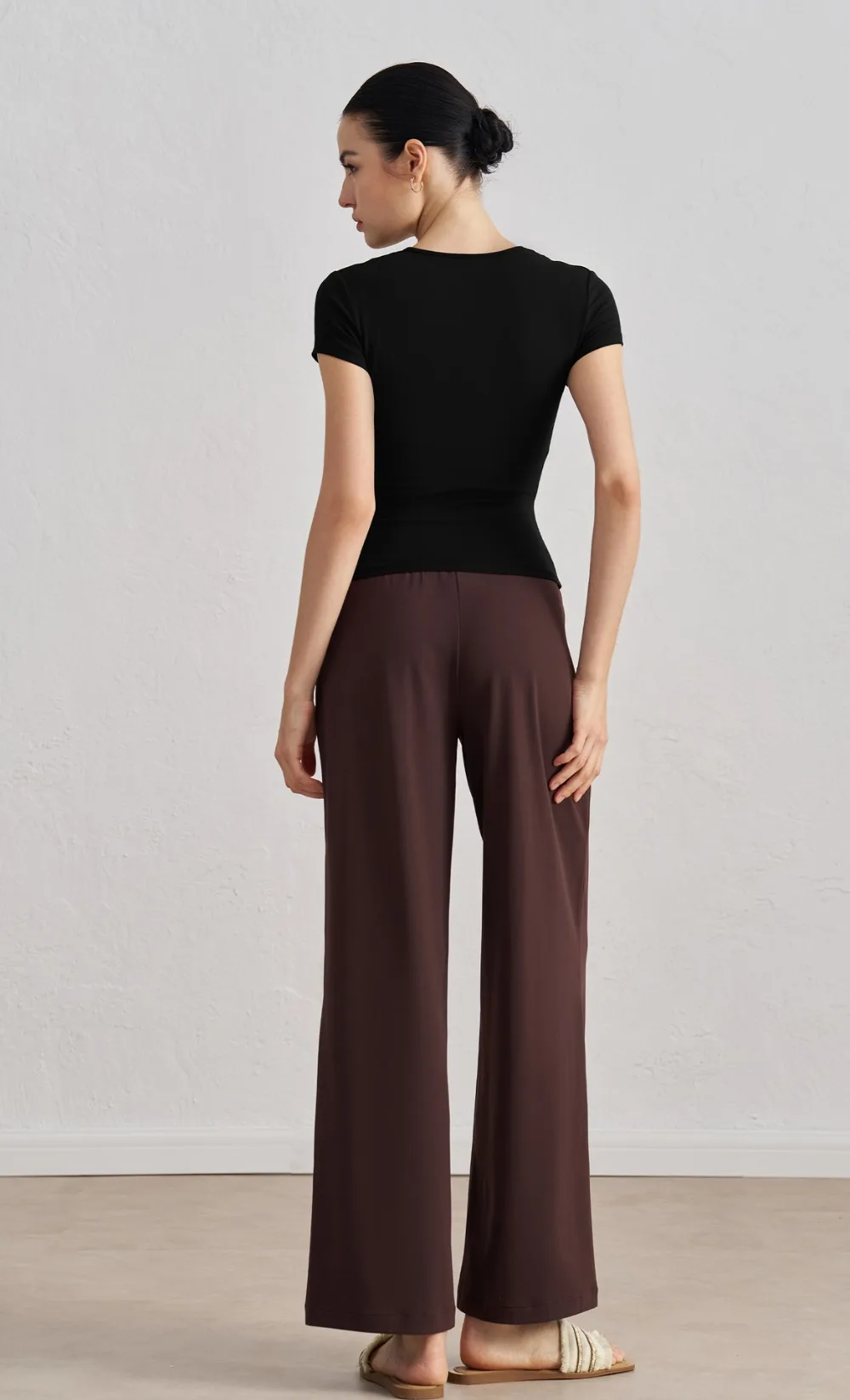 Nacktes, lässiges Sport-T-Shirt für Damen – schmal geschnittenes, kurzärmliges, atmungsaktives Taillenschlankheits-Yoga-Top für Laufen, Training und Fitness – Detail 23