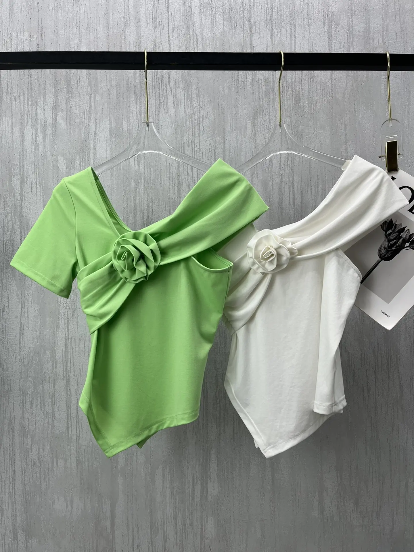 

2023 Summer New Women's Wear Three-Dimensional Decoration Handmade Plate Flower Short T-shirt 0614