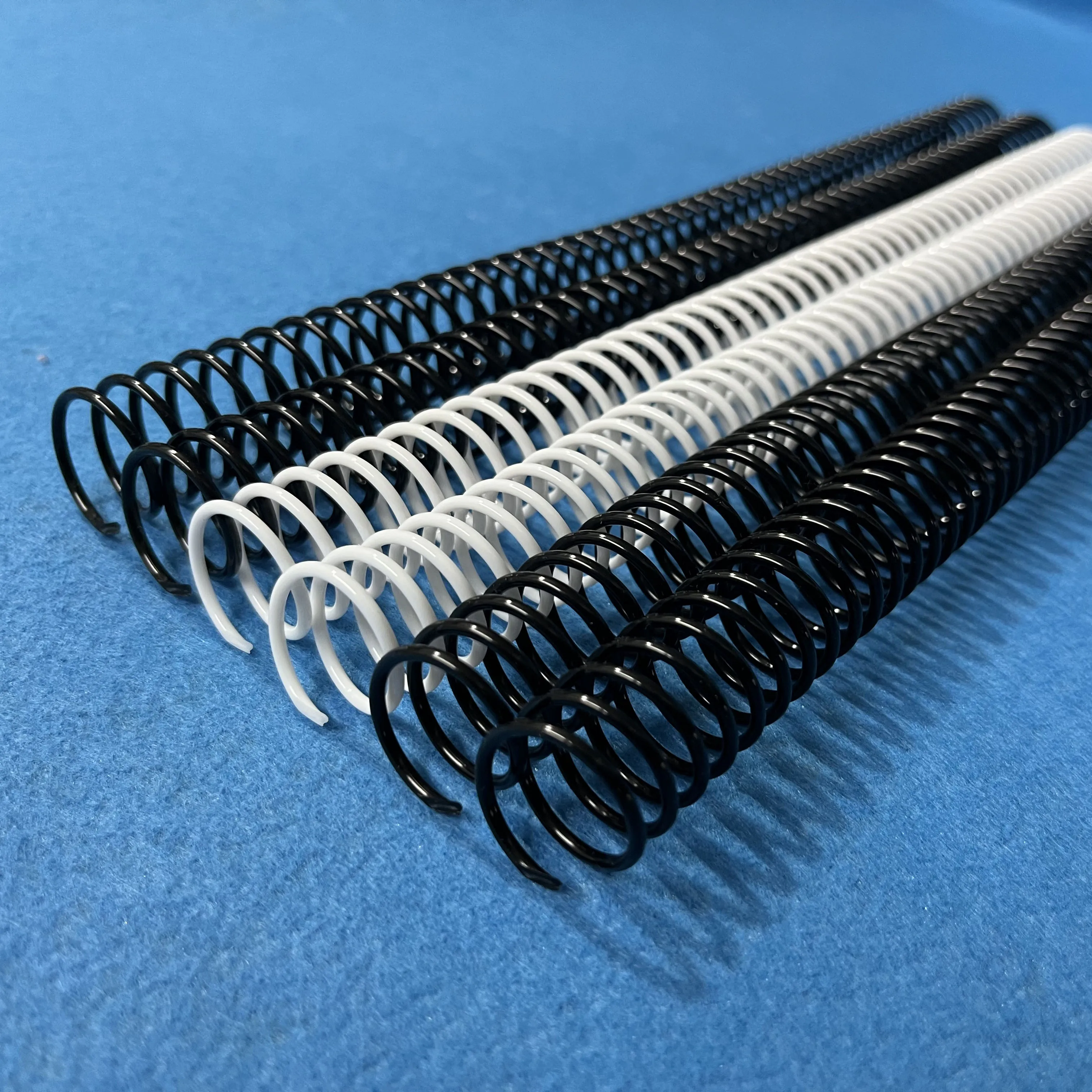 8PCS diameter 18mm Plastic Spiral Binding Coil Loose-leaf 46 Holes Pitch 4:1 Single Coil Spring for A4 Notebook Binders