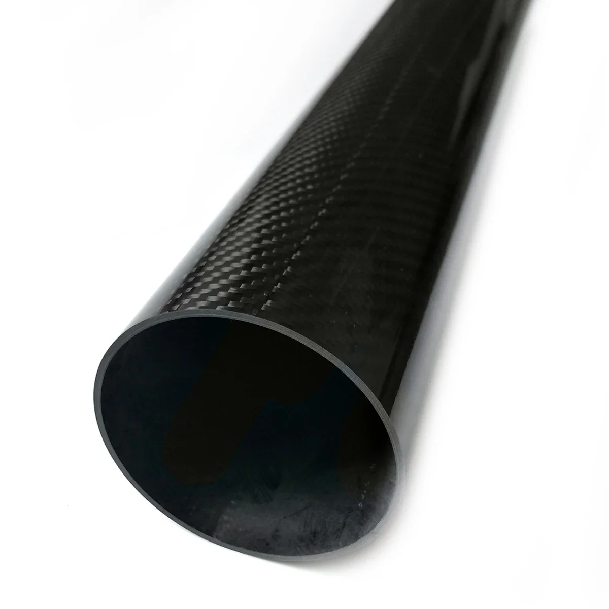 Tube en fibre de carbone brillant 80x76mm 500mm pour modèle réduit RC, tenu à la main pour l'échelle.