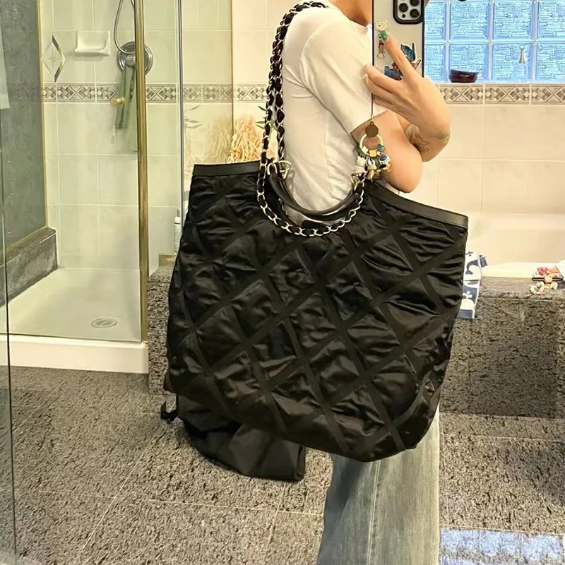 

High-end Design Sense Nylon Small Fragrance Style Diamond Chain Shopping Bag Shoulder Bag 2023 New Large Capacity Casual Totes