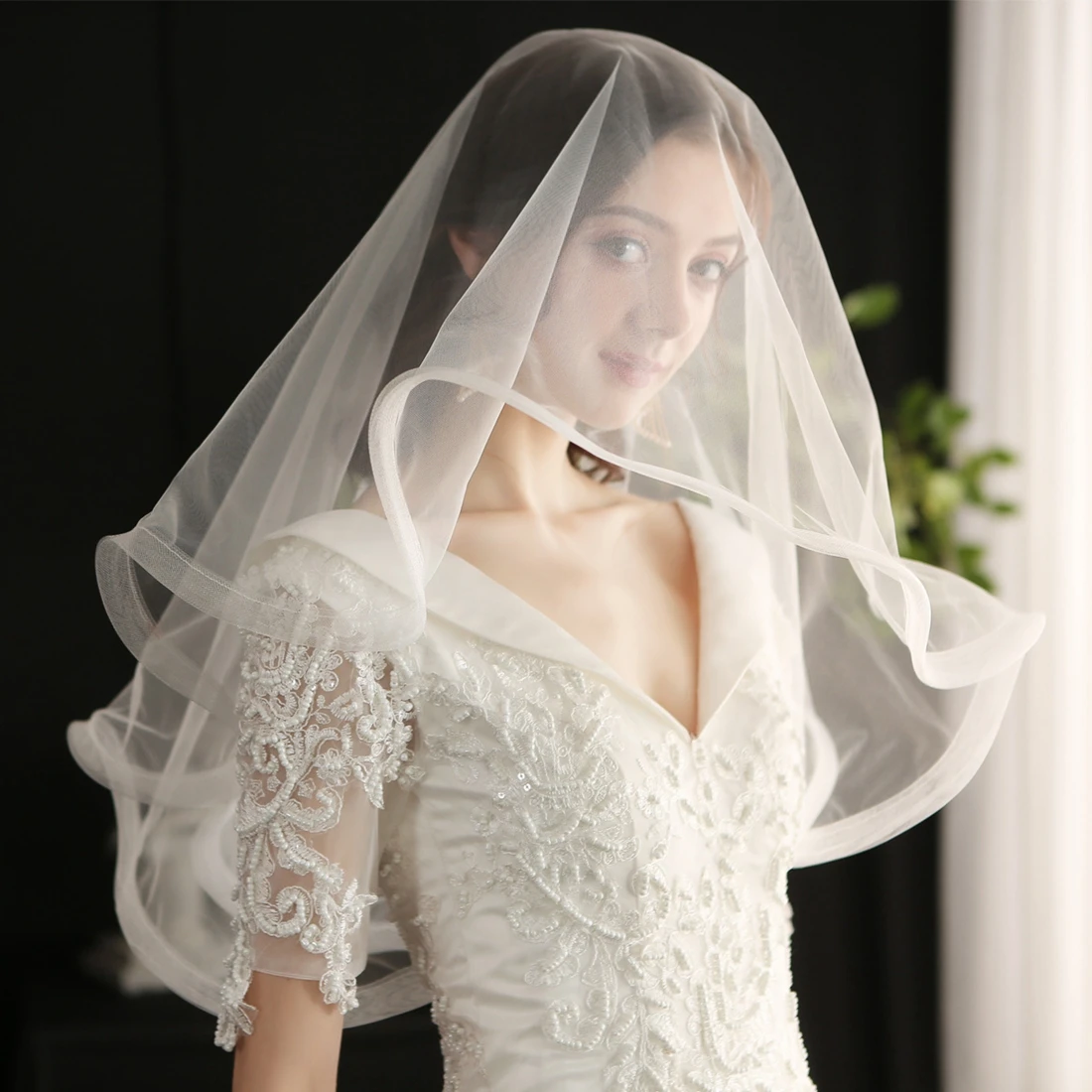 

Vintage Two-Layer Bridal Veil with Metal Comb and Edge