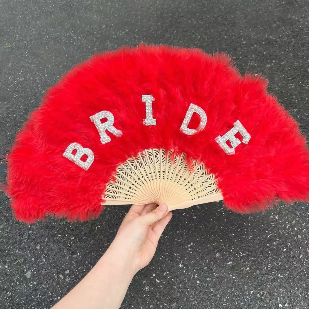 Bride Feather Fan White Bachelorette Hen Do Party Bach Weekend Girls Trip Red Pink Wedding Bridal Shower Decoration Gift 1PCs