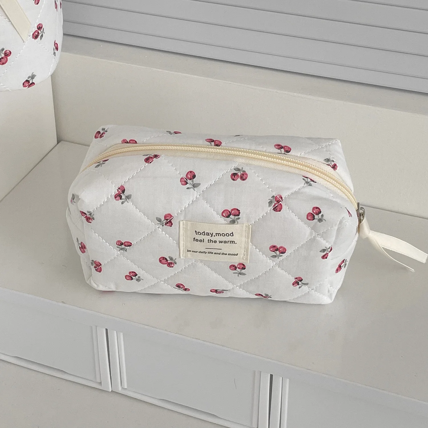 Cherry Makeup Bag Women's Cosmetic Bags Fashion Portable Cute Cosmetic Travel Storage Pouch Handbag Cotton Quilted Zipper Purse