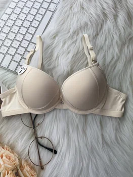 Sexy girl gathered up to support small breasts to show big bra thin bottom thick B cup underwear lady 1