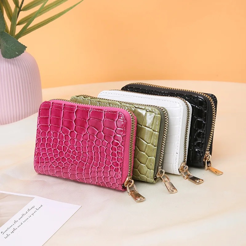 

Wholesale of Women's Crocodile Pattern Zero Wallet New Fashion Versatile Ins Multi-layer Card Bag Fashionable and Elegant