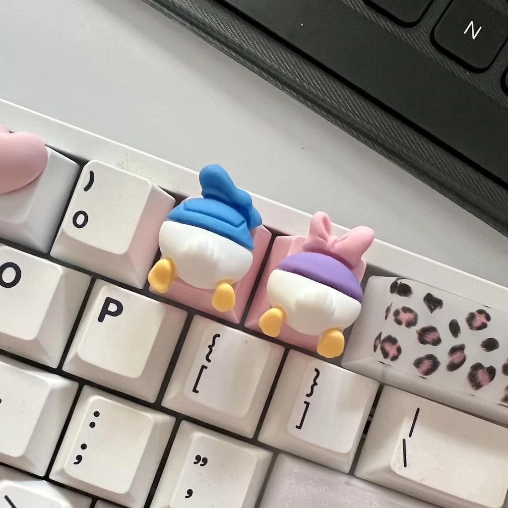 Cute Duck Keycaps - Niedliche Enten Tastaturkappen | Für Mechanische Keyboards | Gelb Cartoon Design | Desk Setup Deko