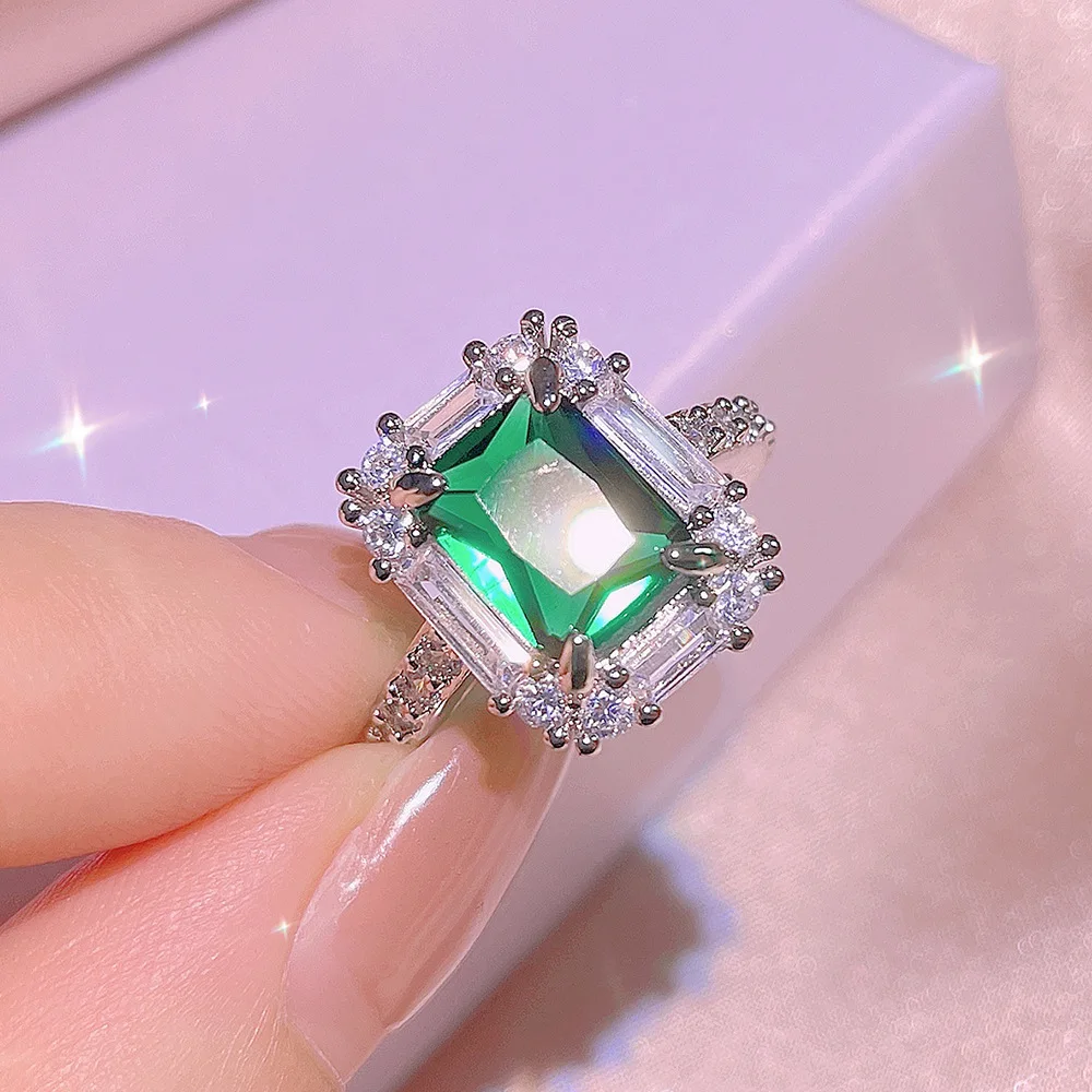 Natural Colombian Emerald engagement ring in yellow gold