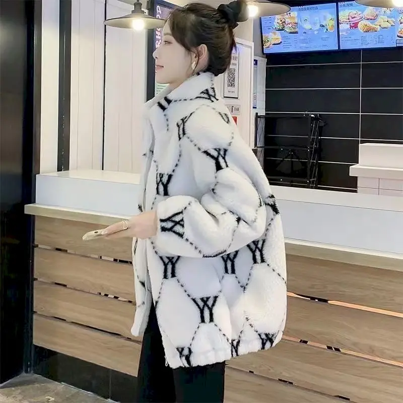Tanie Zimowy koreański płaszcz z wełny jagnięcej kobiety pluszowy królik luźny sklep