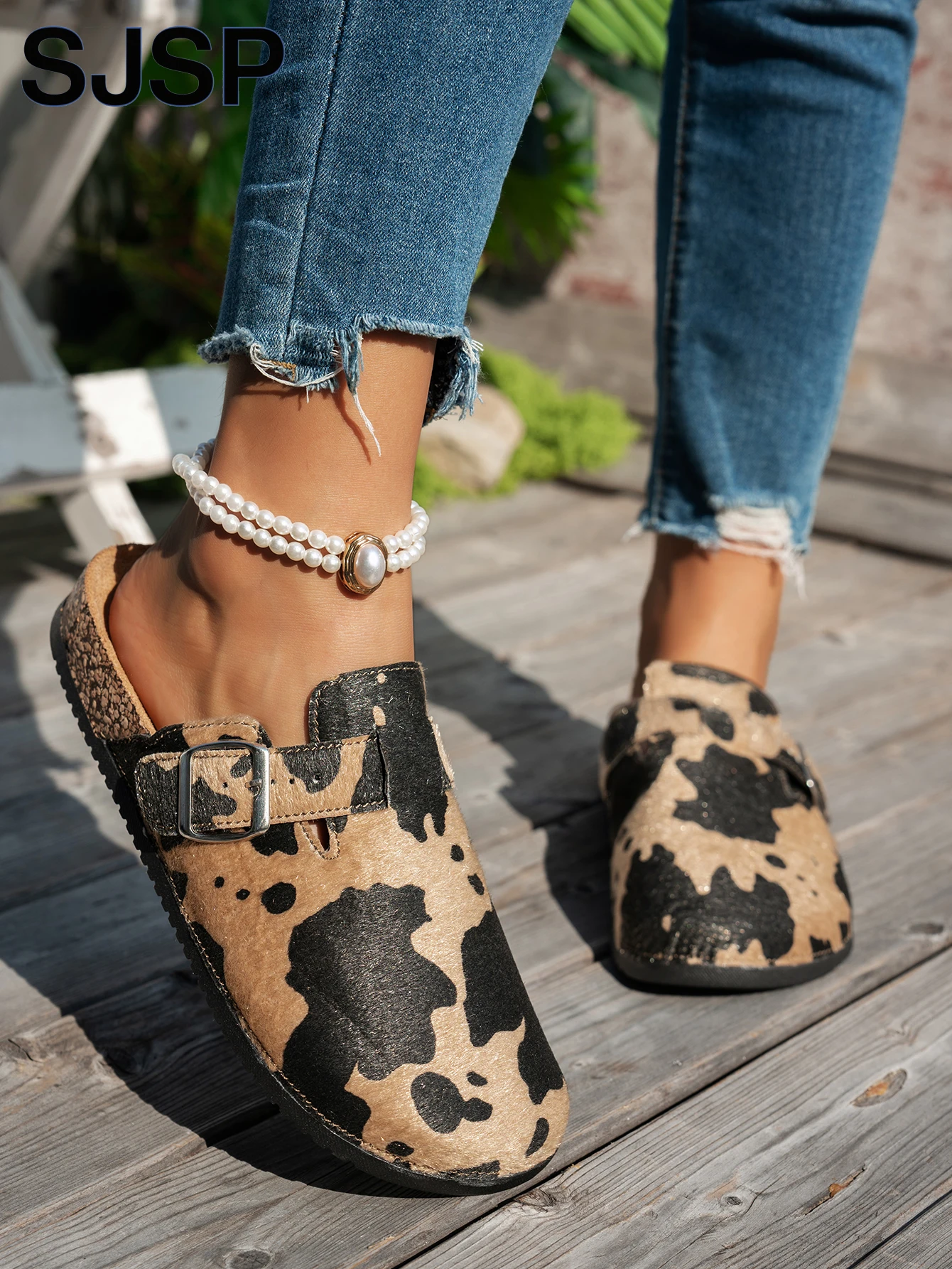 جديد 2025 حذاء نسائي غير رسمي للخريف والشتاء مناسب للأنشطة الخارجية طباعة الحيوانات بطبعة الفهد وطباعة البقرة شباشب جديدة سهلة الارتداء أحذية شاطئ مسطحة عصرية مطبوعة على شكل بقرة صنادل من الفلين مناسبة للأنشطة الخارجية