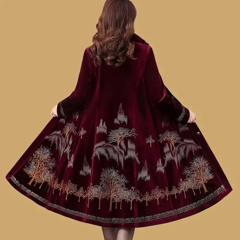 

New Winter Mother Gold Velvet Coat High End Embroidered National Style Windbreaker Middle aged Women Thickened Long Overcoat 5XL