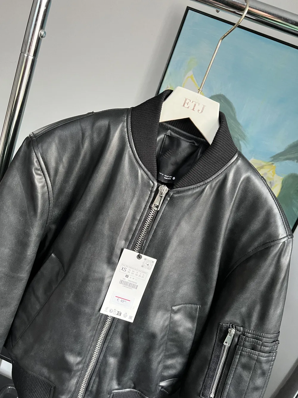 Jaqueta bomber de couro curta feminina, acolchoada no ombro, gola