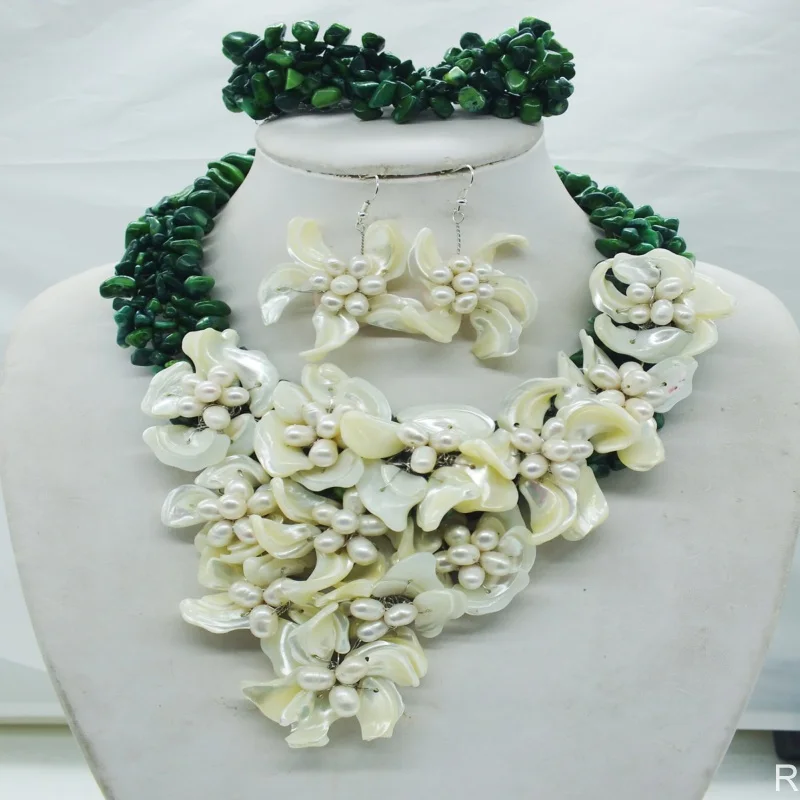 2019-4-71533--classic--coral-shell-flower-necklace-18