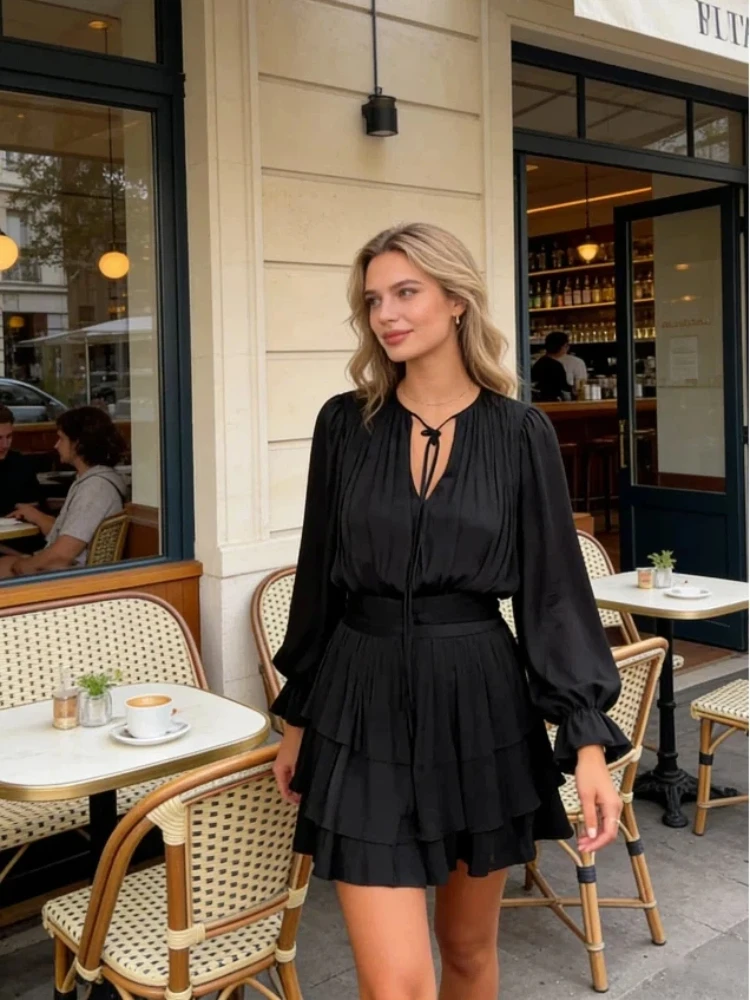 Rückenfreies, gebundenes Damen-Minikleid, einfarbig, V-Ausschnitt, hohle Taille, geraffte Flare-Ärmel-Kleider, Dame, 2026, Frühling, weibliche Party-Roben