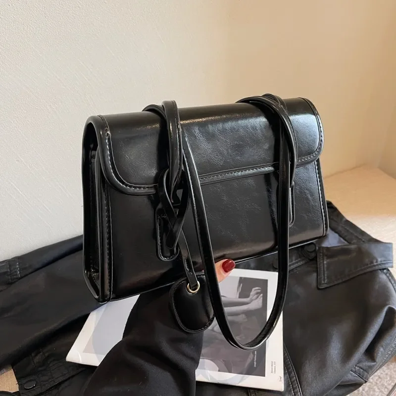 thumbnail image 1 of Bolsos de hombro de moda con bolsillo con solapa sólida y compartimento interior con cremallera de PU para mujer 2024 Bolsos de alta calidad para mujer, 1 of 5