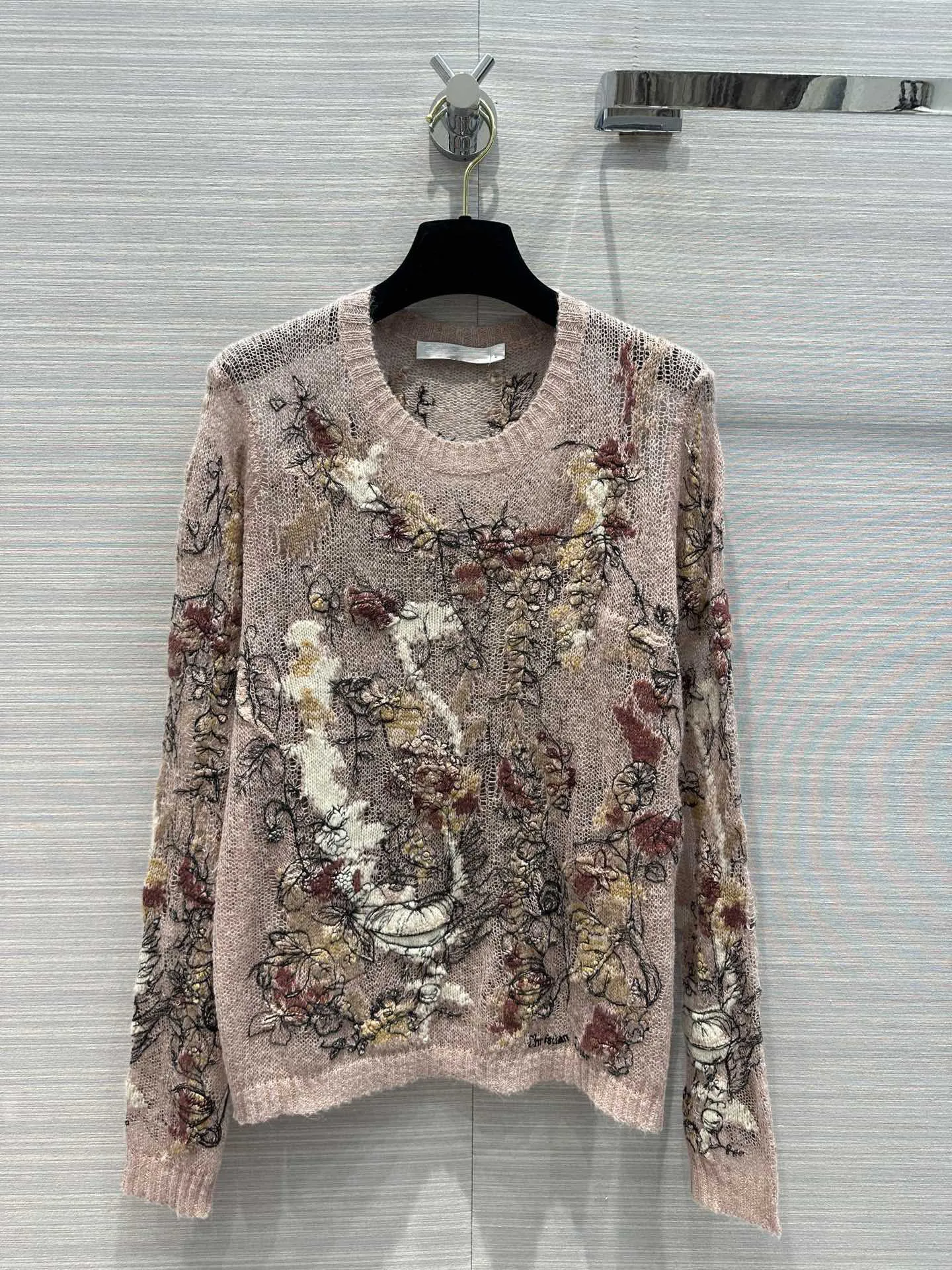 

2023 Embroidered cashmere sweater, mohair cashmere texture is delicate, light and comfortable
