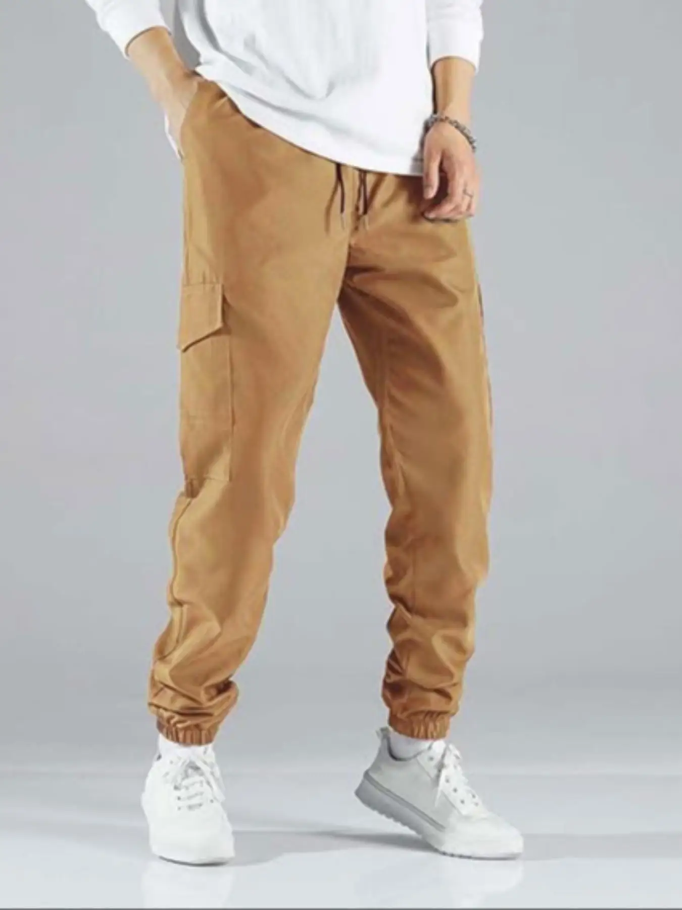 Herren Cargohose mit Taschen und Kordelzug, Regular Fit, Lässige Modehose für den Alltag – Detail 8