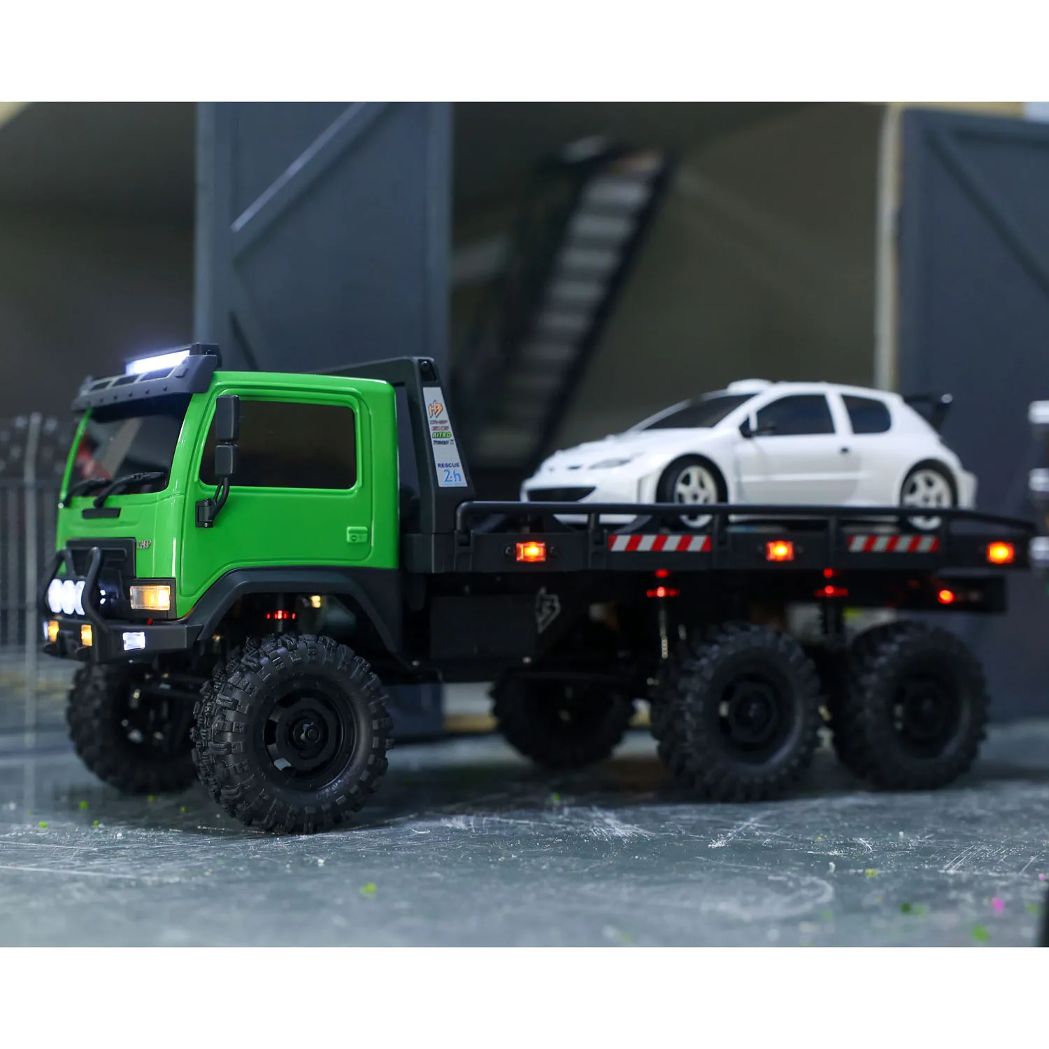 RTR 1/18 RC クローラー 6x6 フラットベッドトラック ロックカーホビー