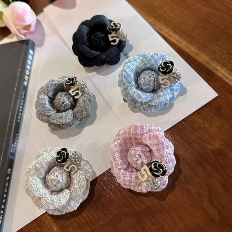 High-grade Camellia Flower Brooch Pearl Bow Badge Korean Fabric Shirt Suit  Collar Pins Brooches for Women Clothing Accessories