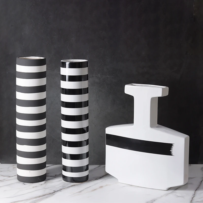 Modern Nordic Italian minimalist black-and-white striped ceramic vase, flower arrangement, home model room soft decoration