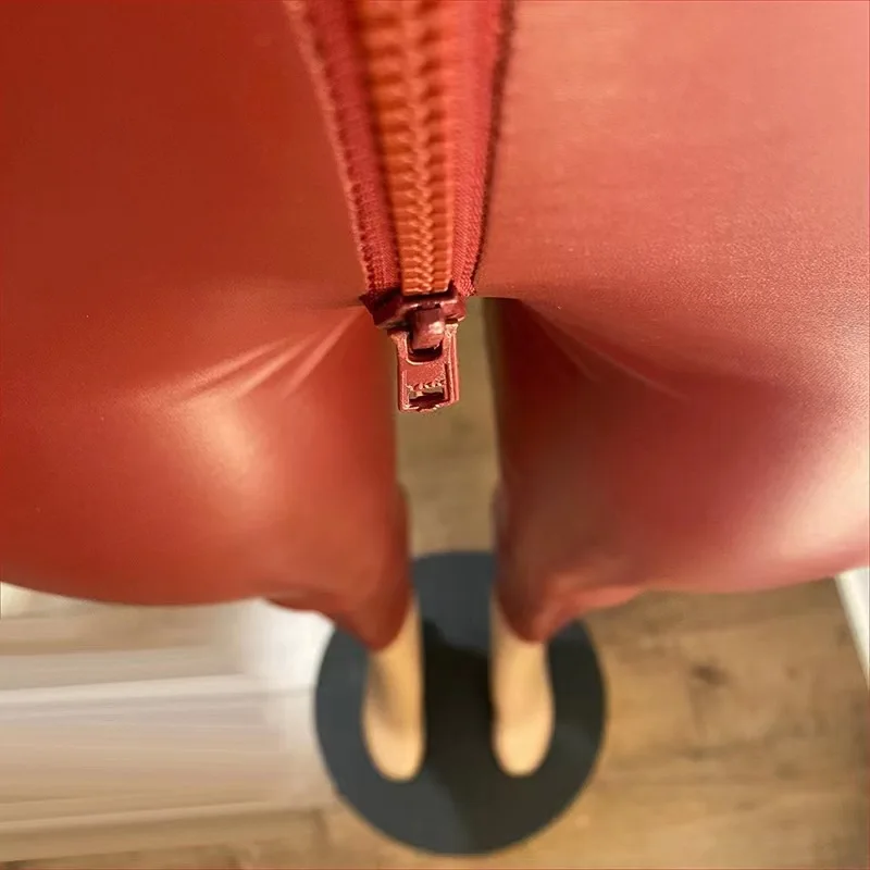 Рисунок 6 - Уличные сексуальные леггинсы с открытой промежностью