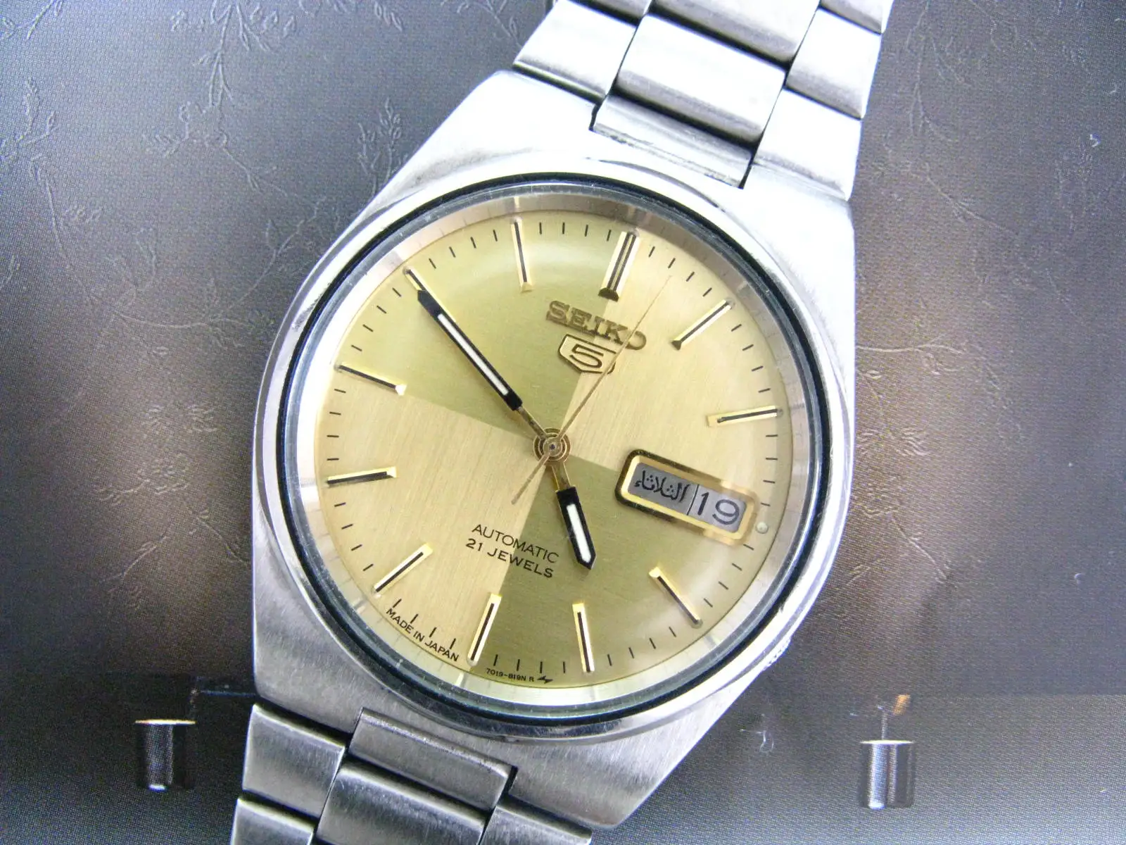 Orologio Da Uomo Automatico Arabo "A Quarter Dial" Medio Oriente 7019 (Press Skip Calendar)Seiko 5