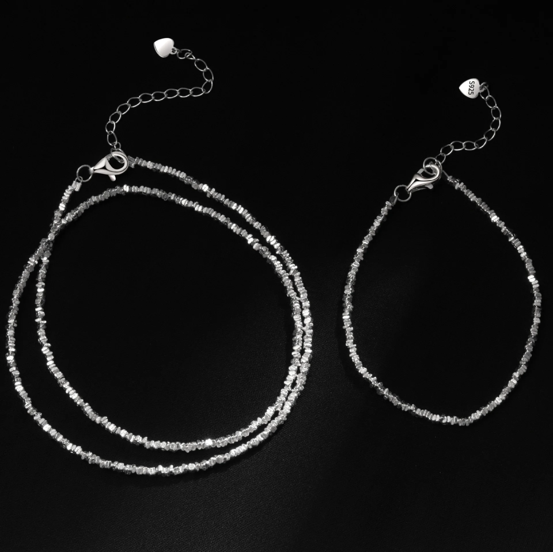 

A S925 silver new necklace with several pairs of broken , women's clavicle chain, light luxury, small number