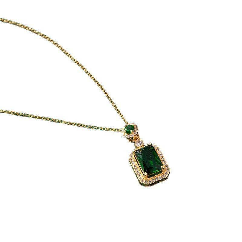 

Fashion Vintage Green Pendant Necklace Luxury Natural Crystal Simple For Women Jewelry Design Clavicle Chain Free Shipping