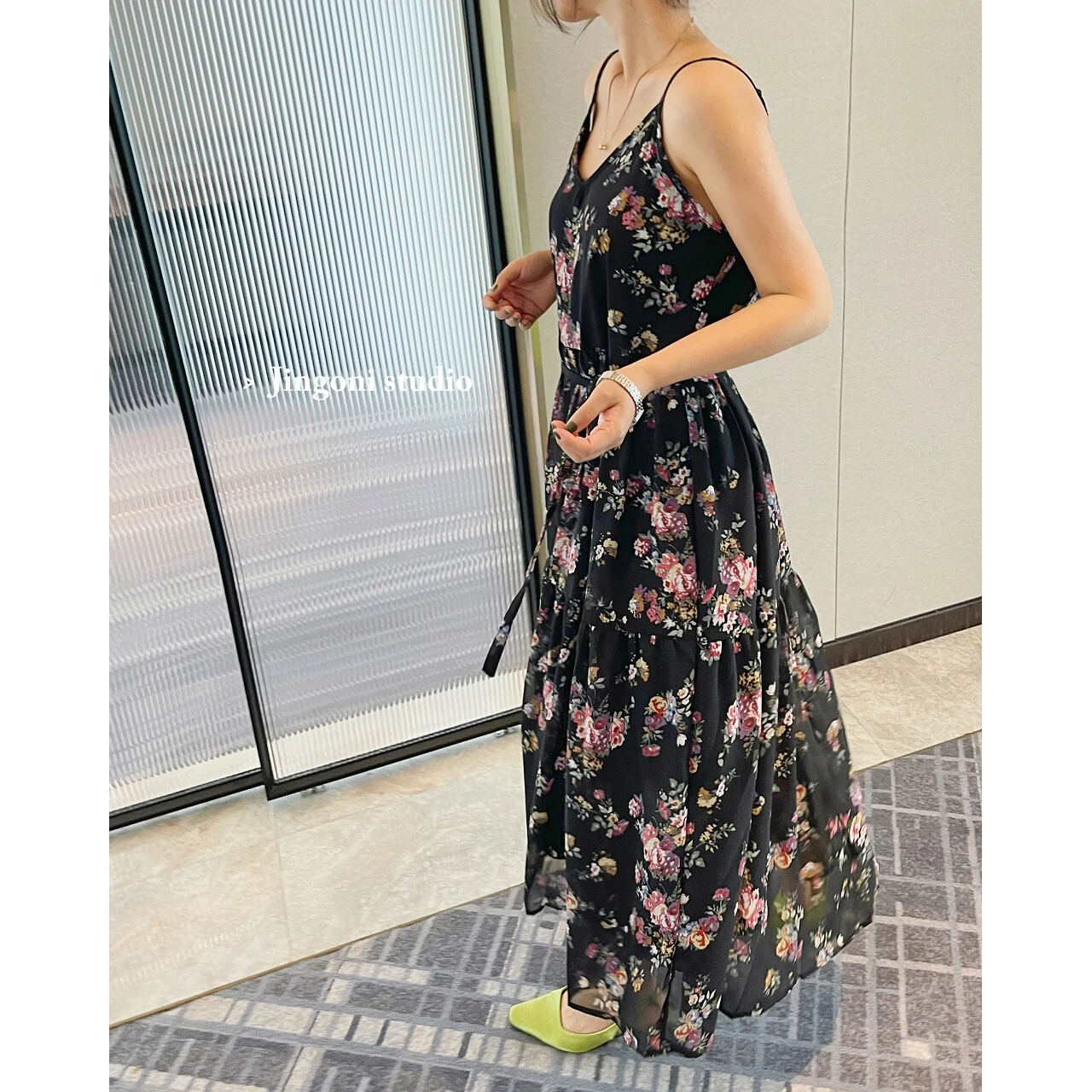 

Шифоновое длинное платье на бретельках с цветочным принтом Y2k, модная женская блузка, летняя коллекция 2023 года, Корейская модель, винтажная пляжная одежда без рукавов с открытой спиной