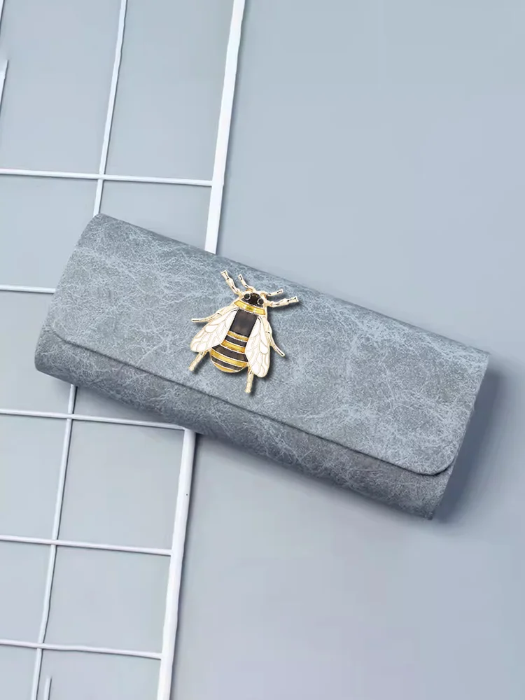 

Durable Eyewear Cases Anti-Stress High-End Look Symbolic Pearl & Diamond Decor, Imitation.