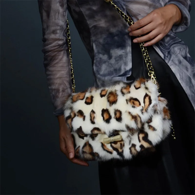 2023 Winter Fashion New Single Shoulder Crossbody Bag Real Fox Fur Ladies Designer Haute Couture Fluffy Fur Bag