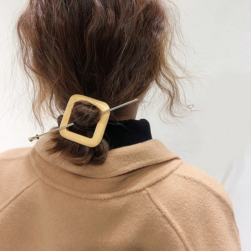 

Round Wooden Hair Stick Korean Geometric Women Braided Hair Stick Vintage Elegant Ponytail Clip Women Girl Hair Styling Headress
