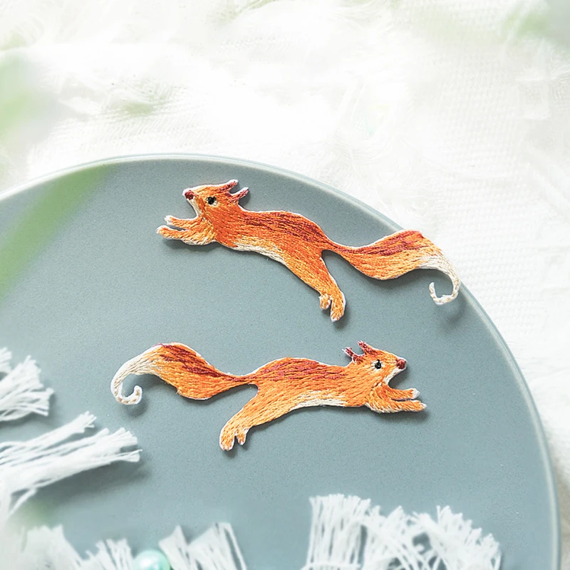 Nette Paare Springen Eichhörnchen Bestickt Patch Eisen auf Applique Tier Patches Hemd Tasche Patch Stoff für Kleidung DIY Patches