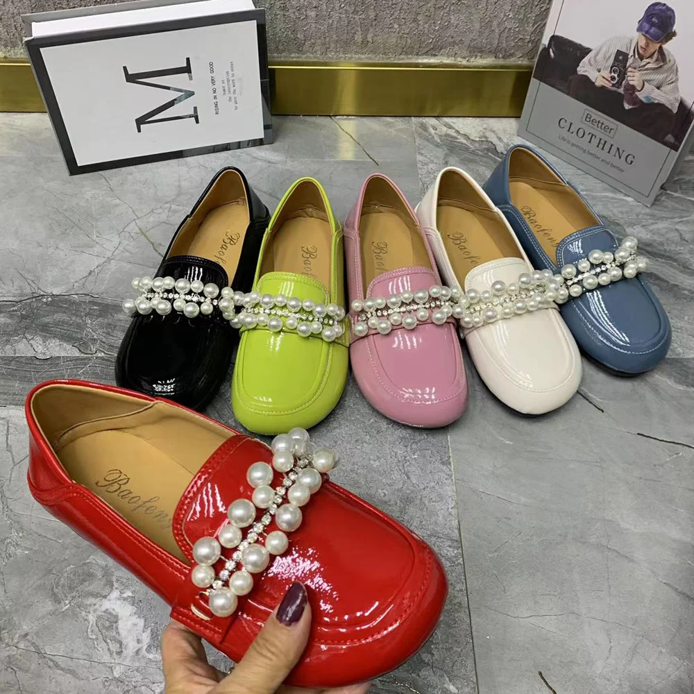 

Fashion Women Flats Shoes Luxury Brand Casual Shoes For Women Pearl Patent Leather Female Loafers Summer Mullers Plus Size