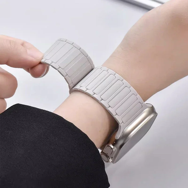Magnetic Silicone Smartwatch Strap - Premium Adjustable Wristband Bracelet