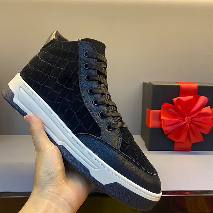 

New high top soft sole comfortable casual shoes Korean version of fashion shoes net red men full leather shoes