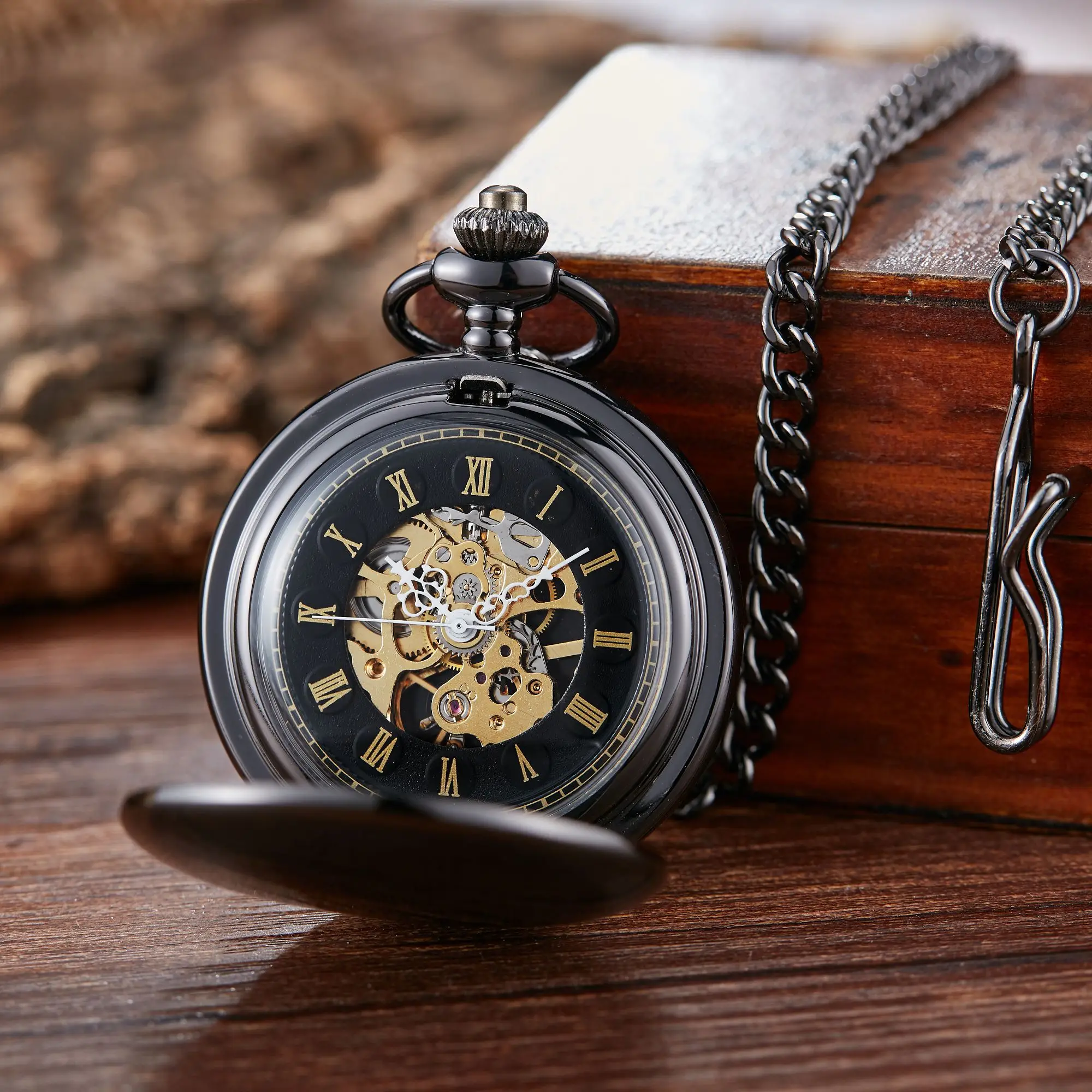 Luxury Black Mechanical Pocket Watch for Men Women Smooth Vintage Roman Numeral Dial Man Fob Chain Pendant Clock for Collection