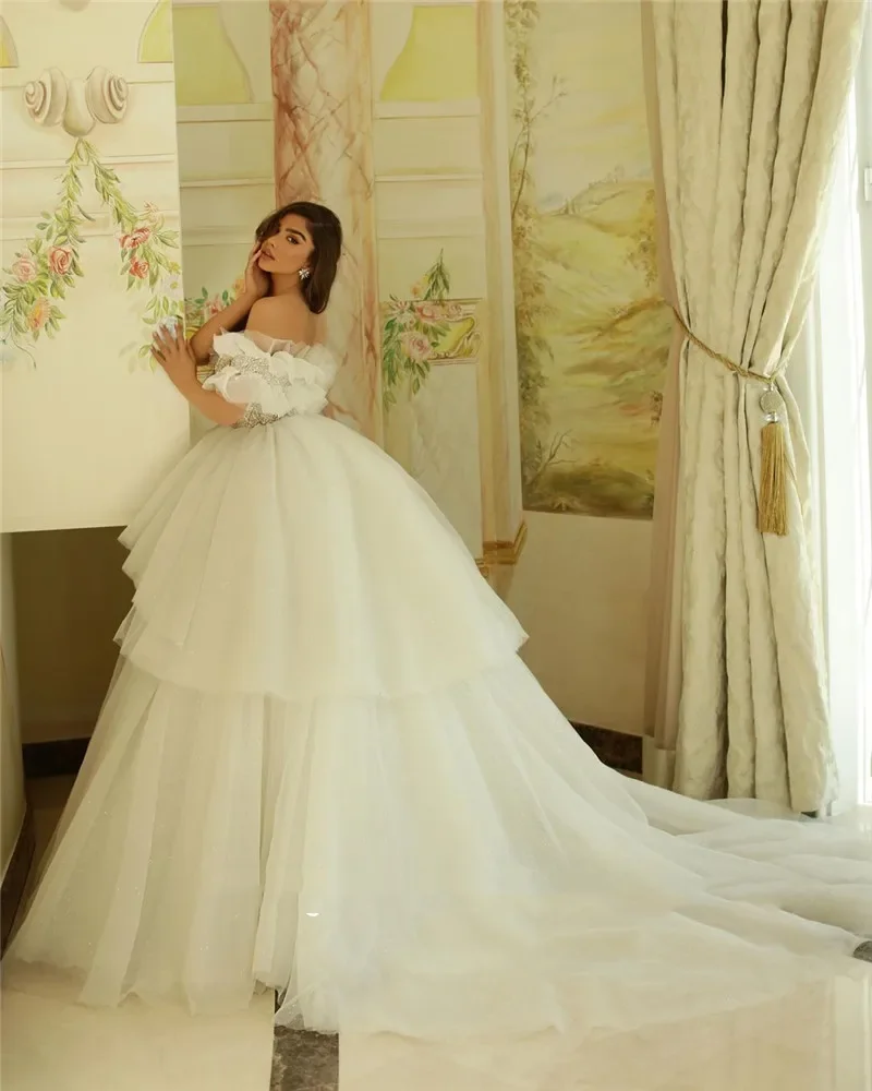 

Elegant white tulle wedding dress Pearl camisole Crystal V-neck Shaggy floor-length bridal gown vestidos de novia 웨딩드레스