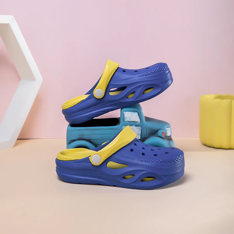 Kids Clogs New Summer Shoes for Children Boys Girls Soft & Skin-friendly EVA Sandals for Kids Casual Beach Shoes Closed-toe